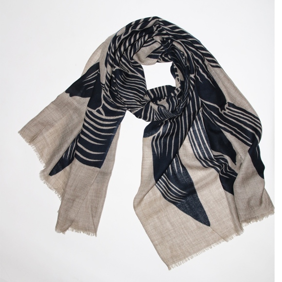 Accessories - NEW Navy and Tan Scarf